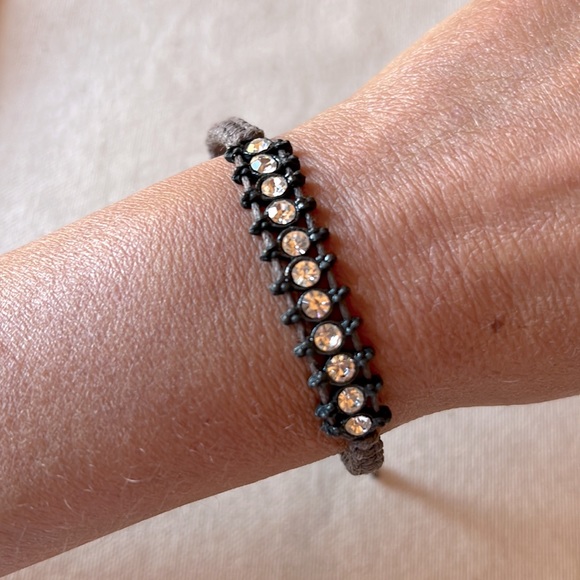 Gloriana Crystal and Macrame bracelet - Picture 6 of 6